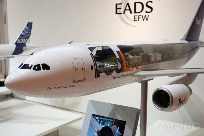 Illustration for article titled Dubai Air Show Has Most Amazing Aircraft and Weapon Models Ever